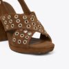 Çapraz Bantlı Topuklu Sandal