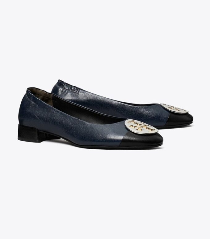 Claire Cap-Toe Topuklu, Geniş Claire Cap-Toe Topuklu, Geniş