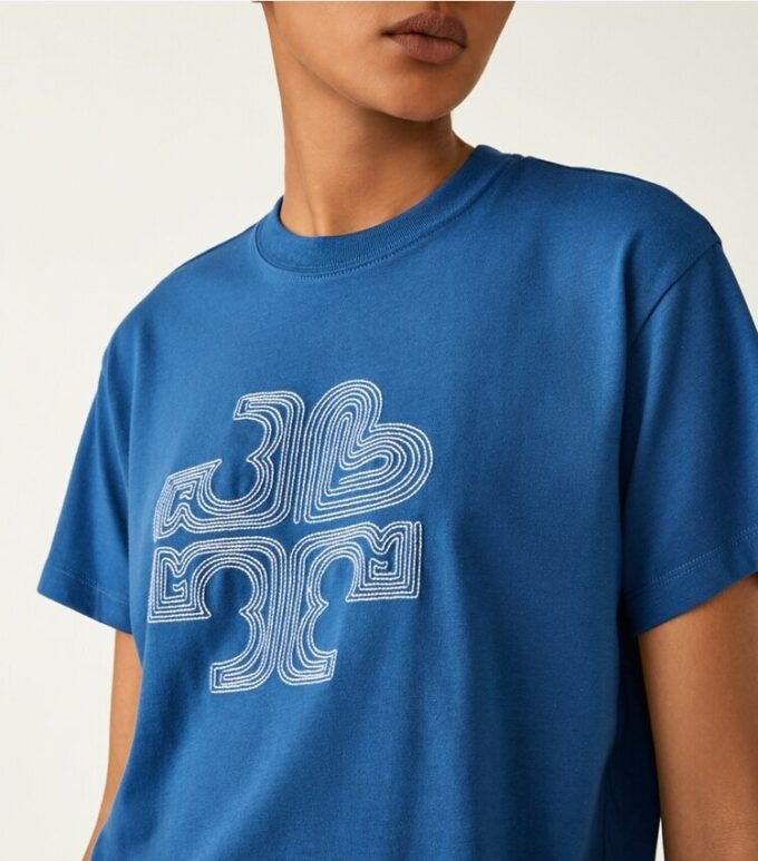 Nakışlı Kalp Logolu T-Shirt Nakışlı Kalp Logolu T-Shirt