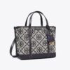 Perry T Monogram Küçük Üç Bölmeli Tote Çanta Perry T Monogram Küçük Üç Bölmeli Tote Çanta